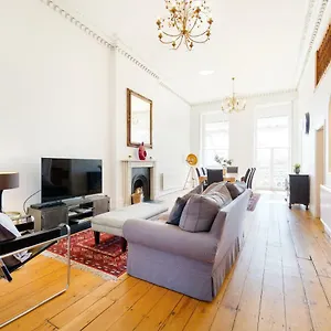 Elegant Period Clifton Balcony - Simplycheckin Bristol