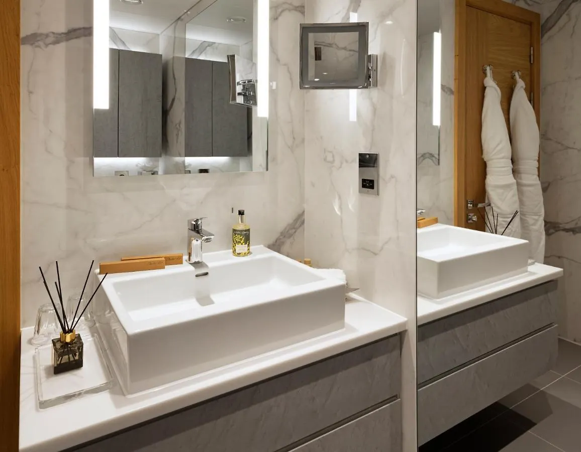 Tower Suites By Blue Orchid Londyn Hotel